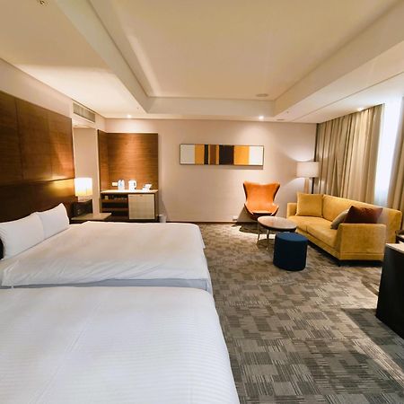 Via Hotel Breeze Taipei Exteriör bild