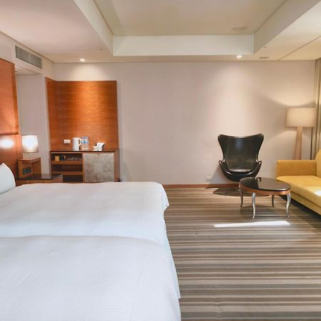 Via Hotel Breeze Taipei Exteriör bild