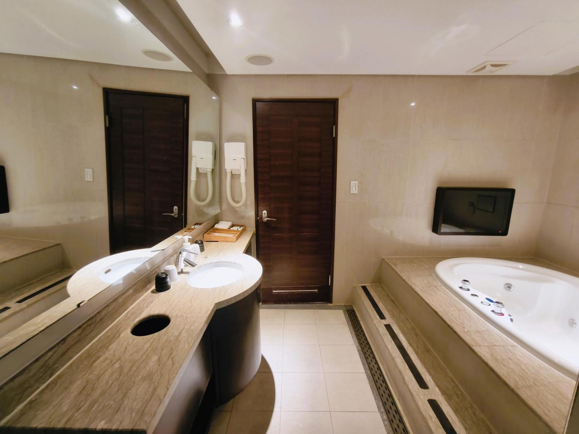 Via Hotel Breeze Taipei Rum bild